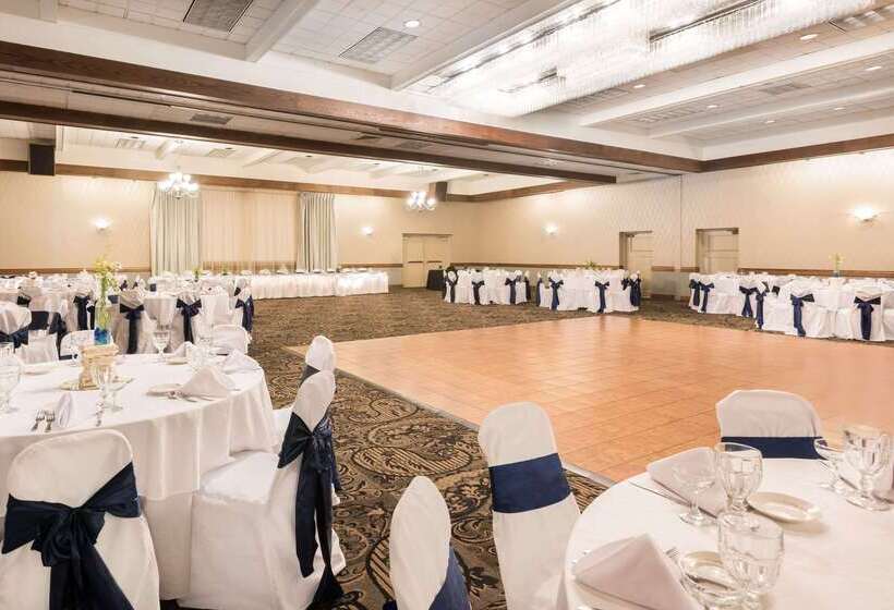 ホテル Ramada Plaza By Wyndham Portland