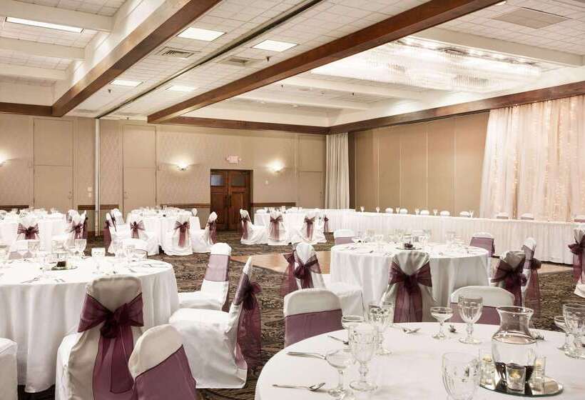 ホテル Ramada Plaza By Wyndham Portland