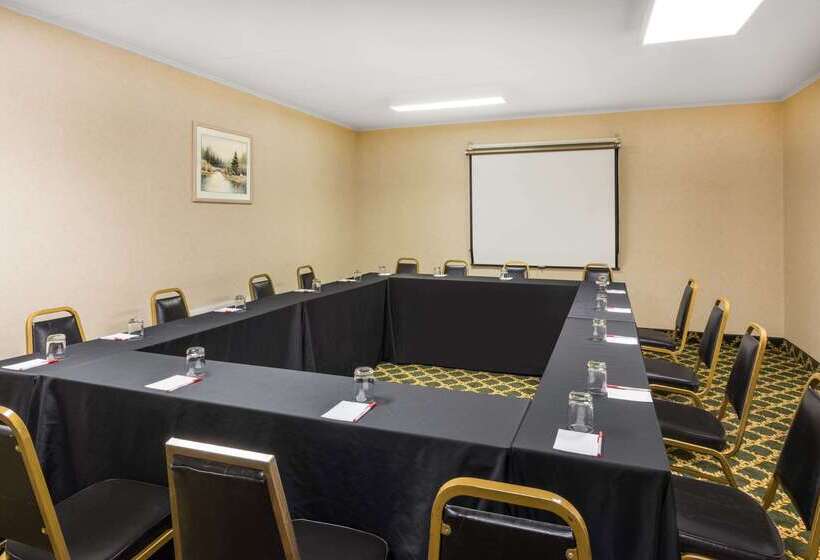 ホテル Ramada Plaza By Wyndham Portland