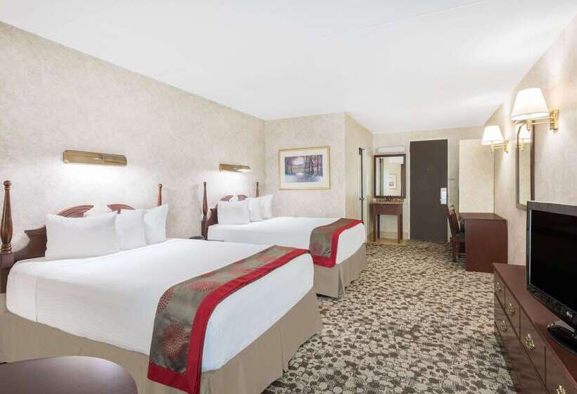 ホテル Ramada Plaza By Wyndham Portland