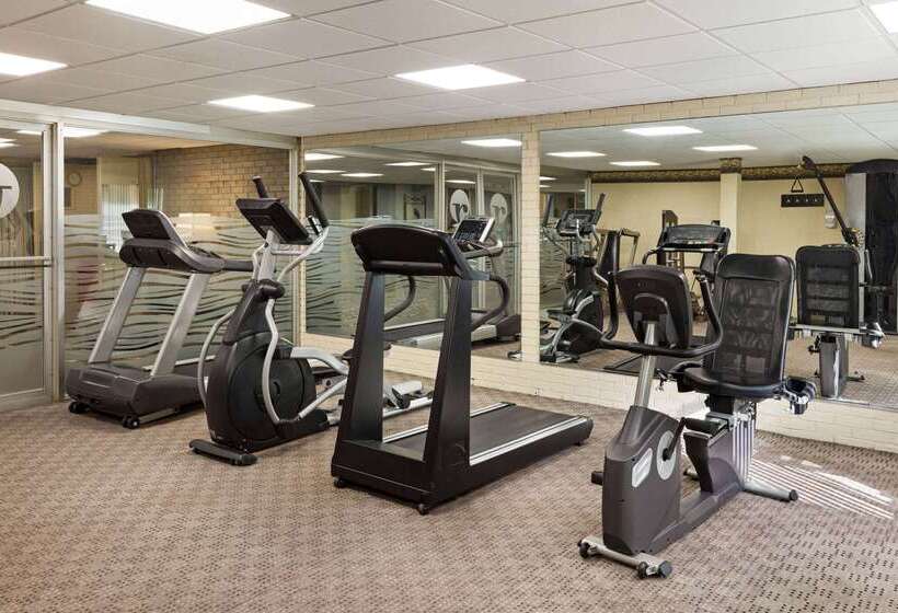 ホテル Ramada Plaza By Wyndham Portland