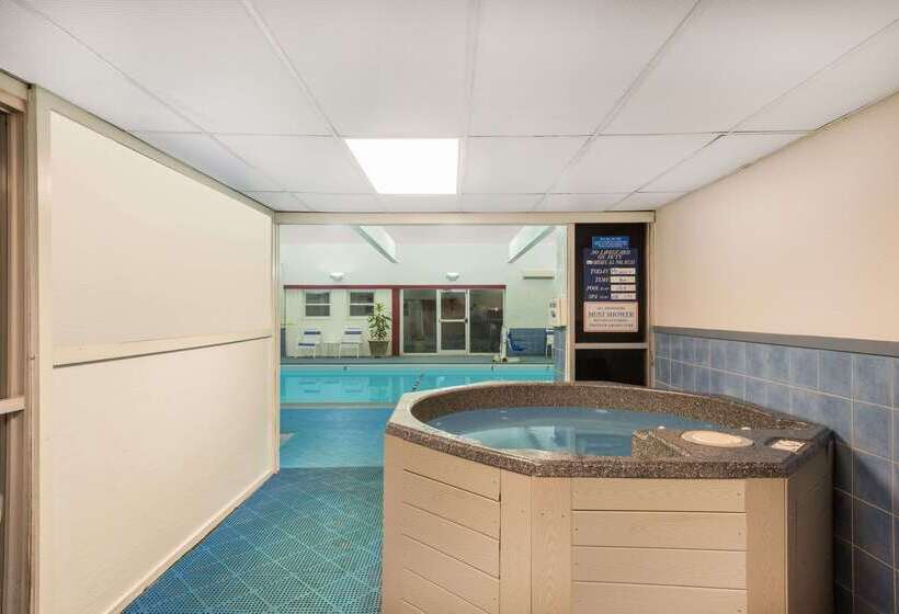 ホテル Ramada Plaza By Wyndham Portland