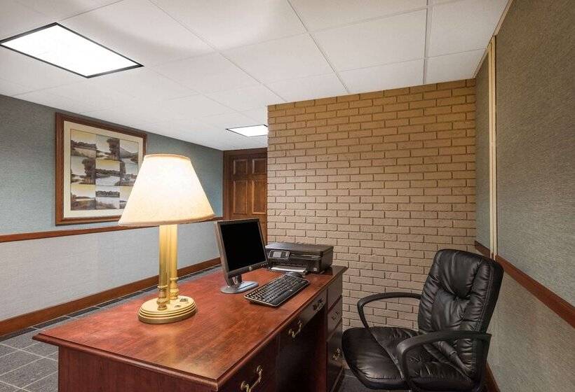 ホテル Ramada Plaza By Wyndham Portland