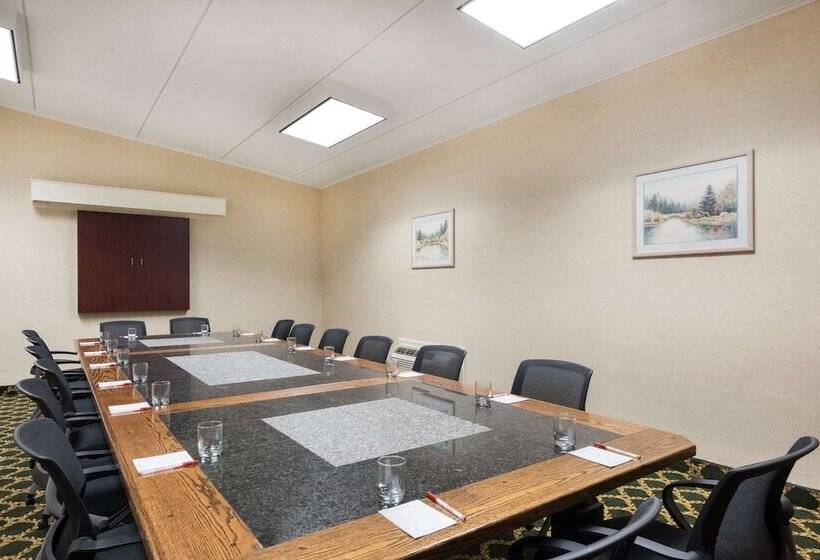 ホテル Ramada Plaza By Wyndham Portland