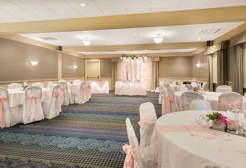 ホテル Ramada Plaza By Wyndham Portland