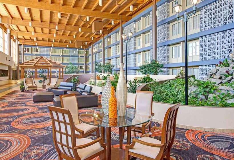 Отель Ramada Plaza By Wyndham Charlotte South End Airport