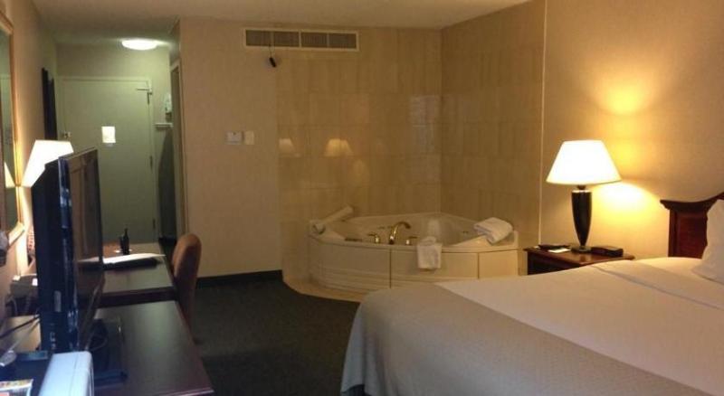 호텔 Ramada Topeka West