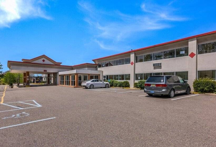 בית מלון כפרי Red Carpet Inn & Suites