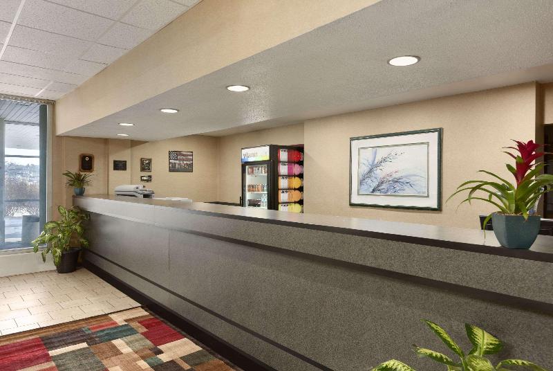 בית מלון כפרי Red Carpet Inn & Suites