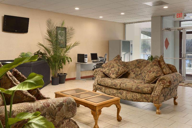בית מלון כפרי Red Carpet Inn & Suites