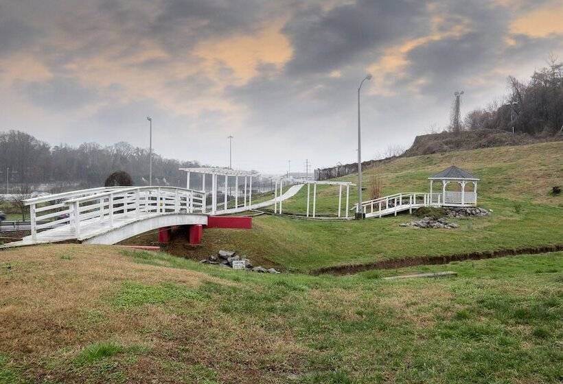 ホテル Red Roof Inn Knoxville Central – Papermill Road