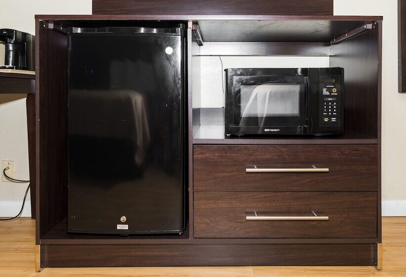 ホテル Red Roof Inn Knoxville Central – Papermill Road