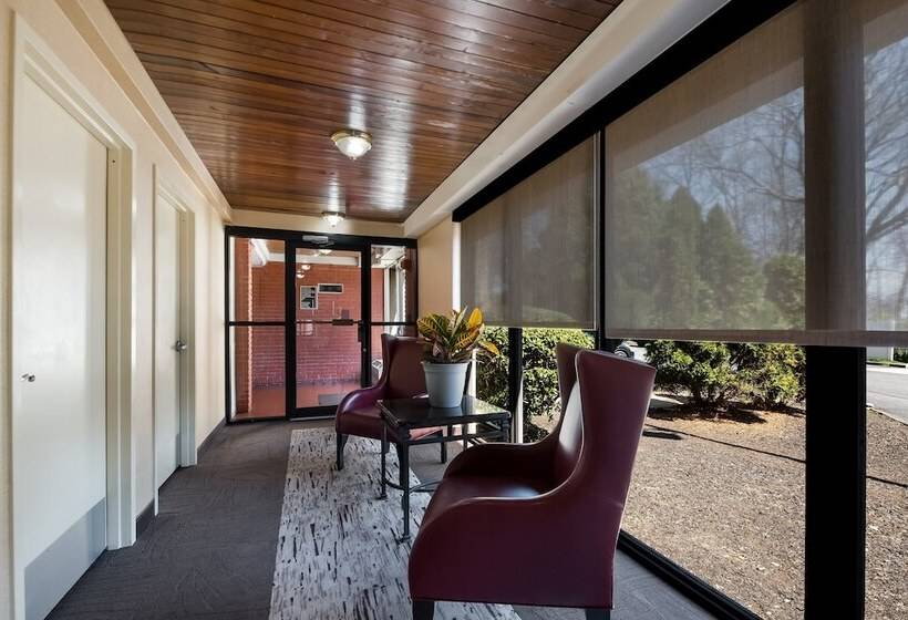 Отель Red Roof Inn And Suites Newark   University