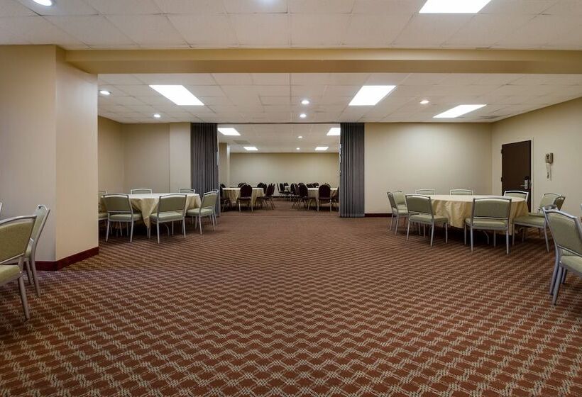 Отель Red Roof Inn And Suites Newark   University