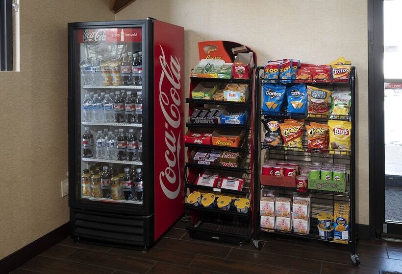 Отель Red Roof Inn And Suites Newark   University