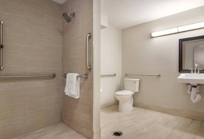 فندق Red Roof Inn Plus & Suites Erie