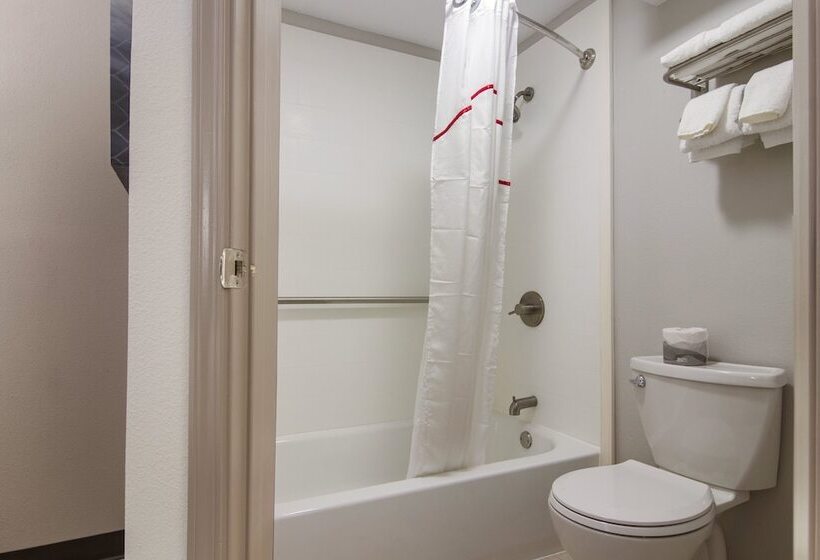 فندق Red Roof Inn Plus & Suites Erie