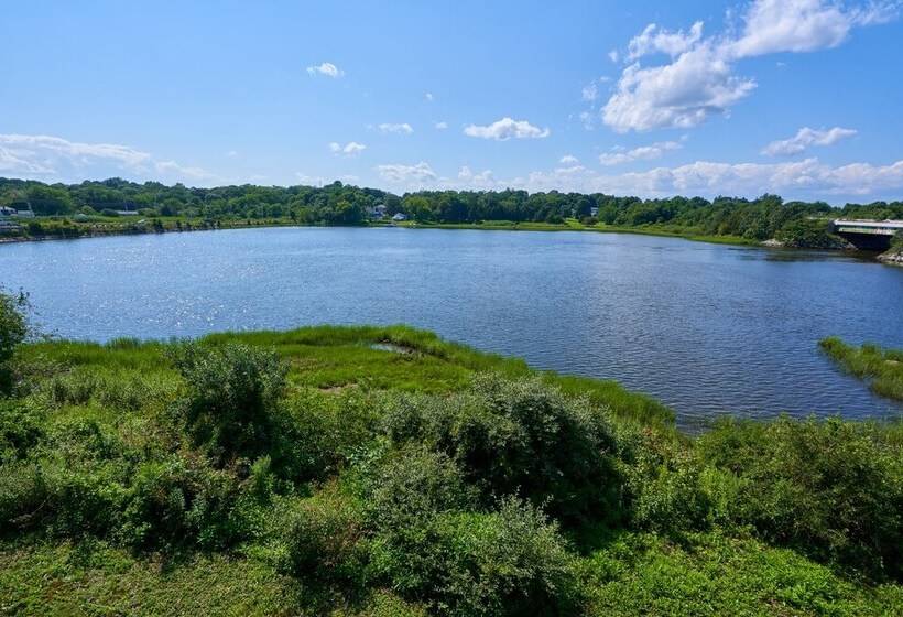 فندق Riverview Inn & Suites