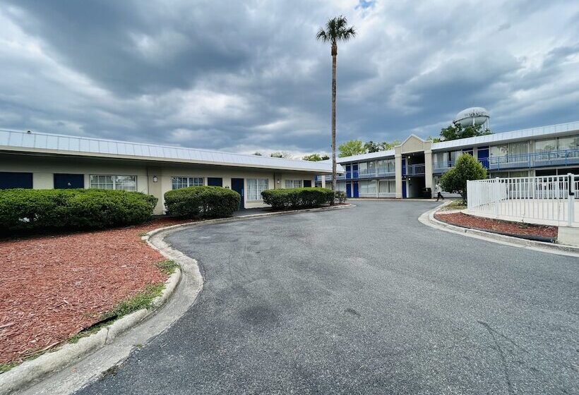 فندق Rodeway Inn