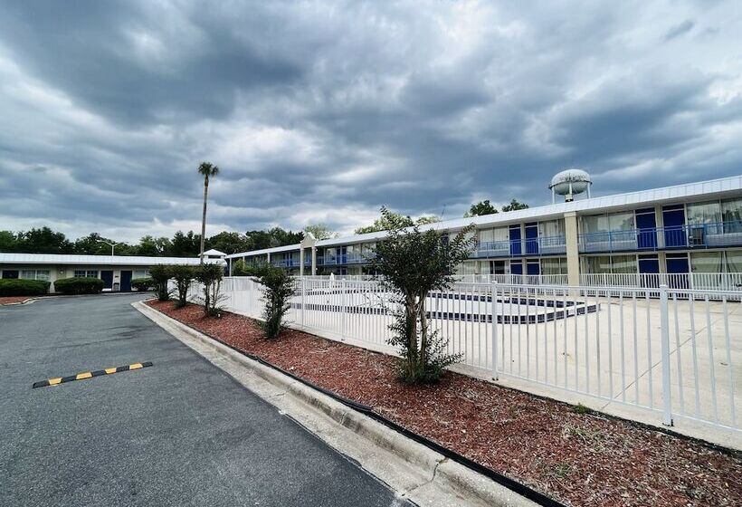 فندق Rodeway Inn