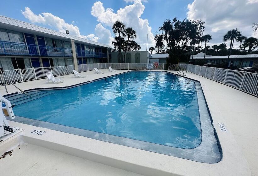 فندق Rodeway Inn