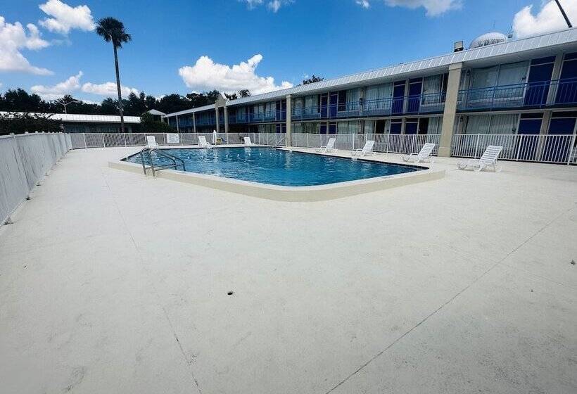 فندق Rodeway Inn