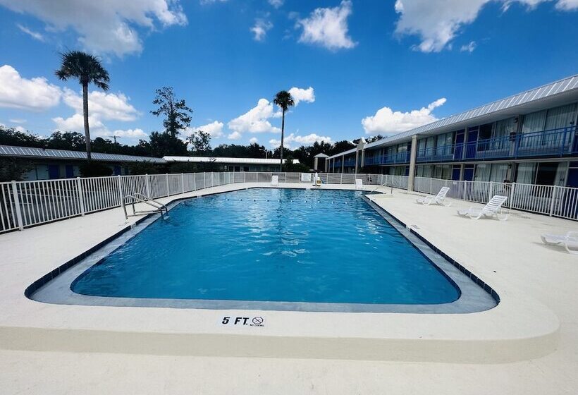 فندق Rodeway Inn