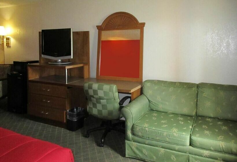 Отель Rodeway Inn & Suites