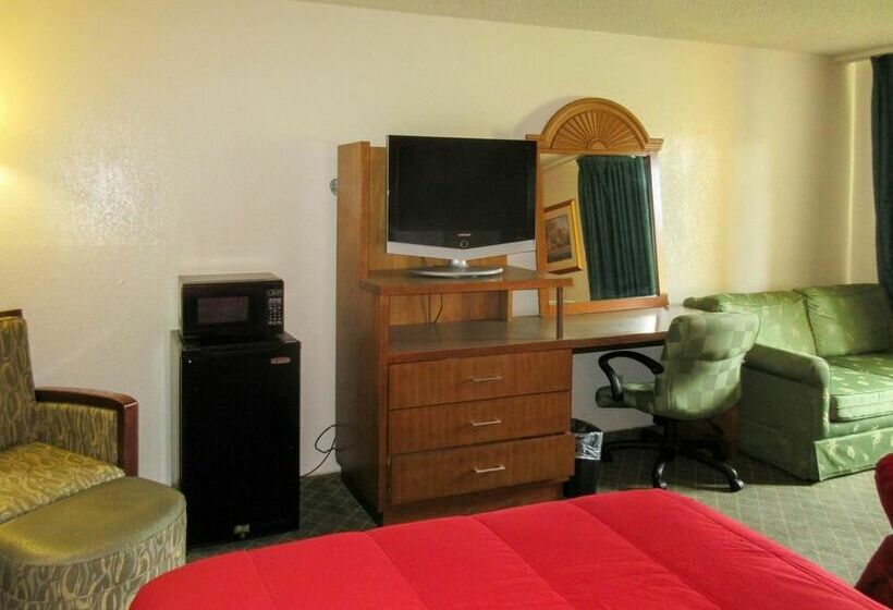 Отель Rodeway Inn & Suites