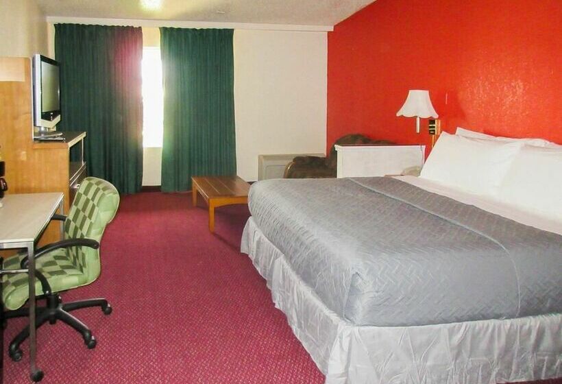 Отель Rodeway Inn & Suites