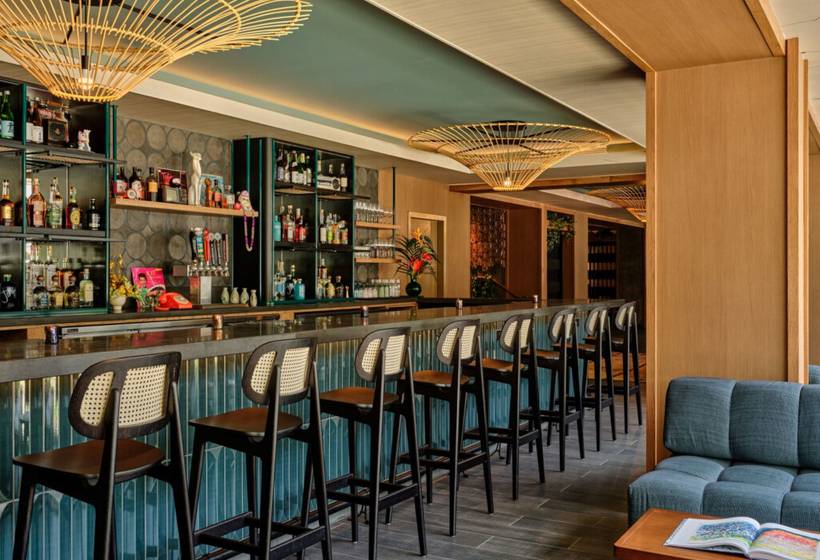 בית מלון כפרי Romer House Waikiki   Adults Only