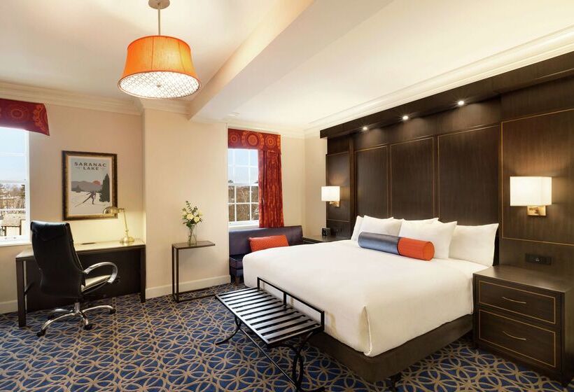 فندق Saranac Curio Collection By Hilton