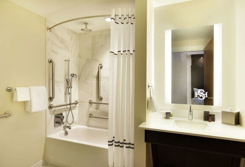 فندق Saranac Curio Collection By Hilton