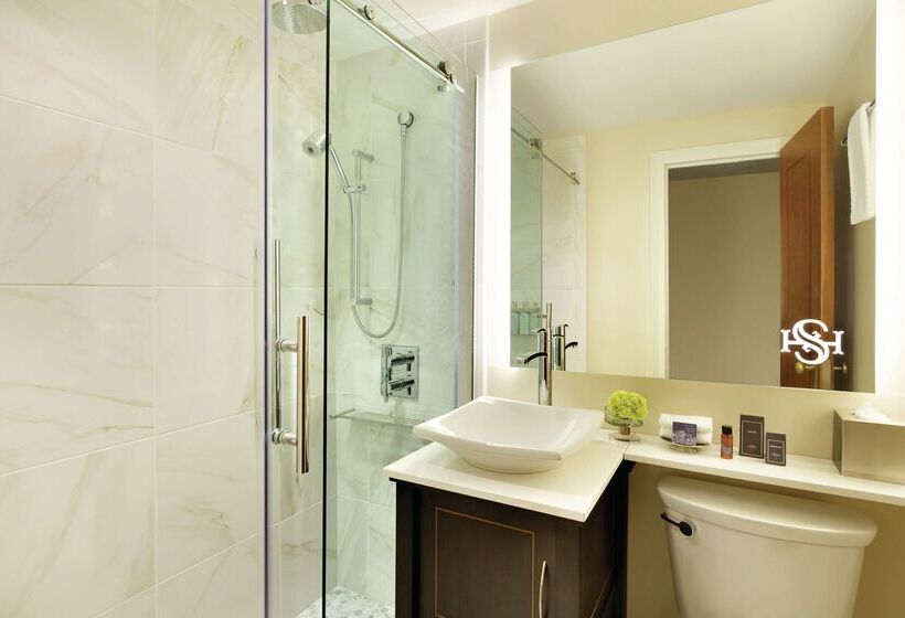 فندق Saranac Curio Collection By Hilton