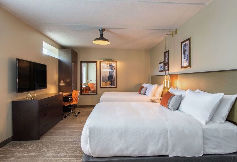 فندق Saranac Curio Collection By Hilton