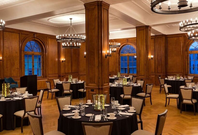 فندق Saranac Curio Collection By Hilton