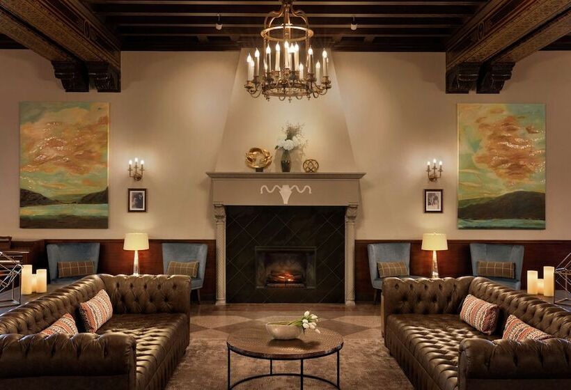 فندق Saranac Curio Collection By Hilton