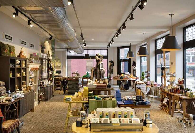 فندق Saranac Curio Collection By Hilton