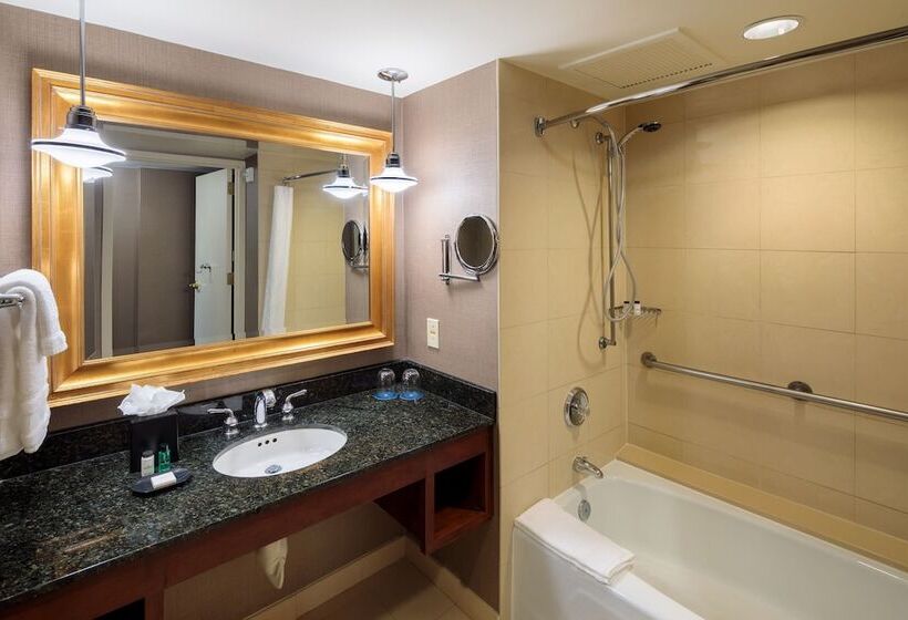 The Plaza Hotel Columbus At Capitol Square