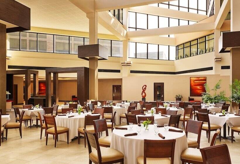 Отель Sheraton Lisle Naperville