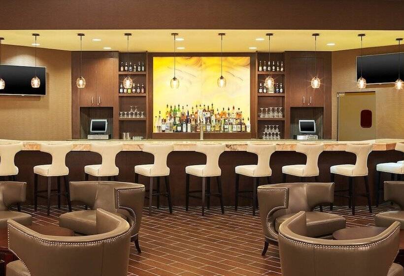 Отель Sheraton Lisle Naperville