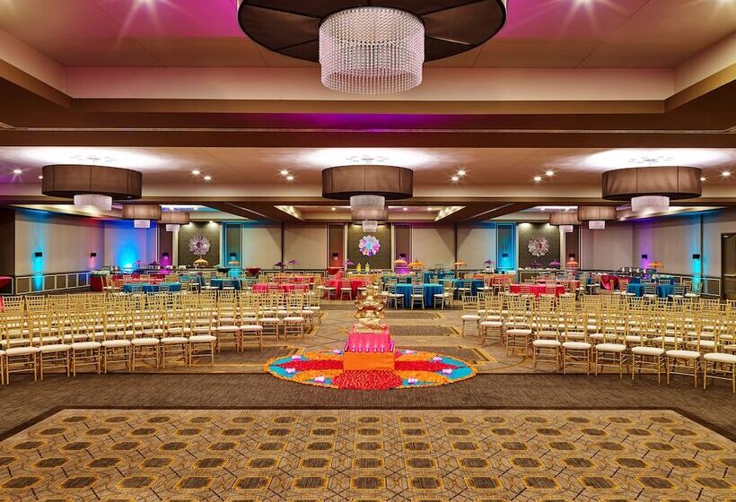 Отель Sheraton Lisle Naperville