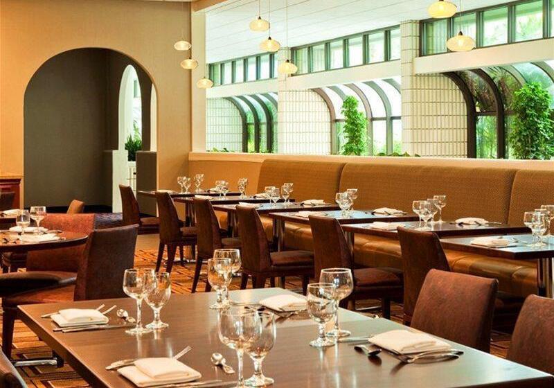 Отель Sheraton Tampa Brandon