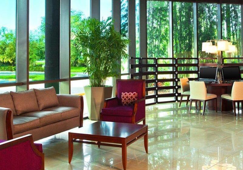 Отель Sheraton Tampa Brandon