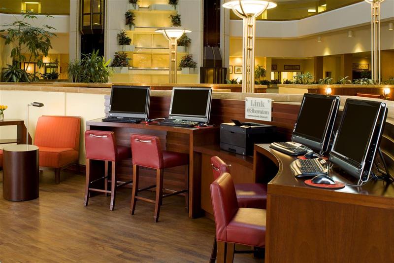 هتل Sheraton West Des Moines