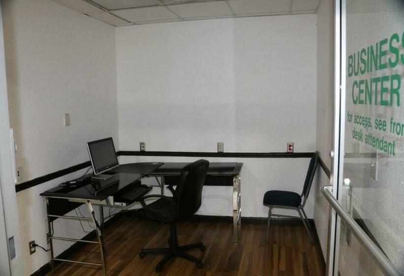 فندق Sky  At Tulsa Airport