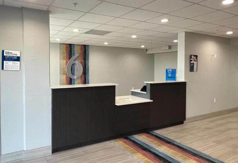 فندق Studio 6 Alvin, Tx