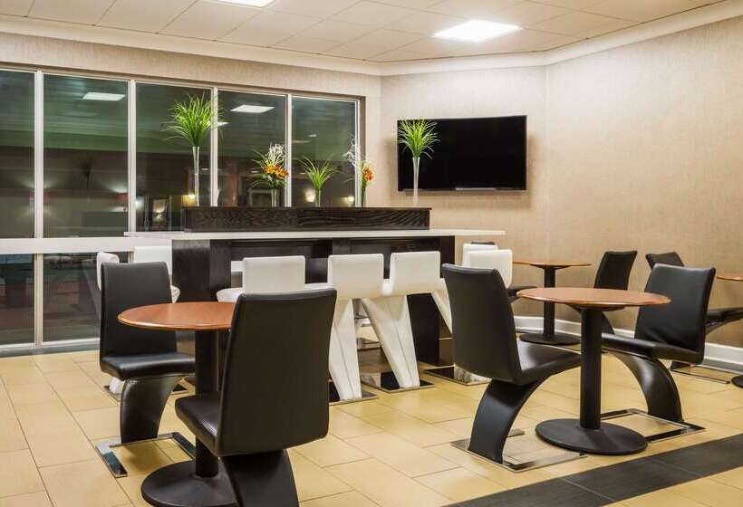 هتل Super 8 By Wyndham Little Rock/otter Creek