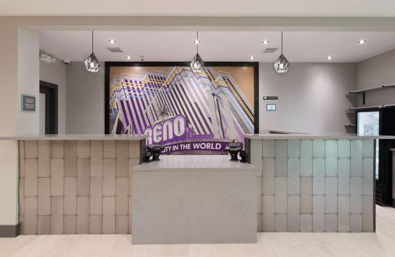 Отель Super 8 By Wyndham Meadow Wood Courtyard