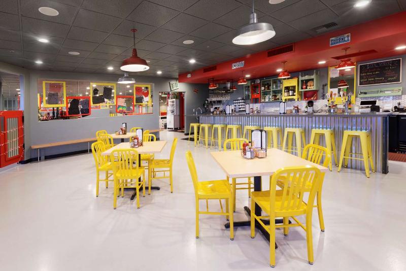 Отель Super 8 By Wyndham Meadow Wood Courtyard